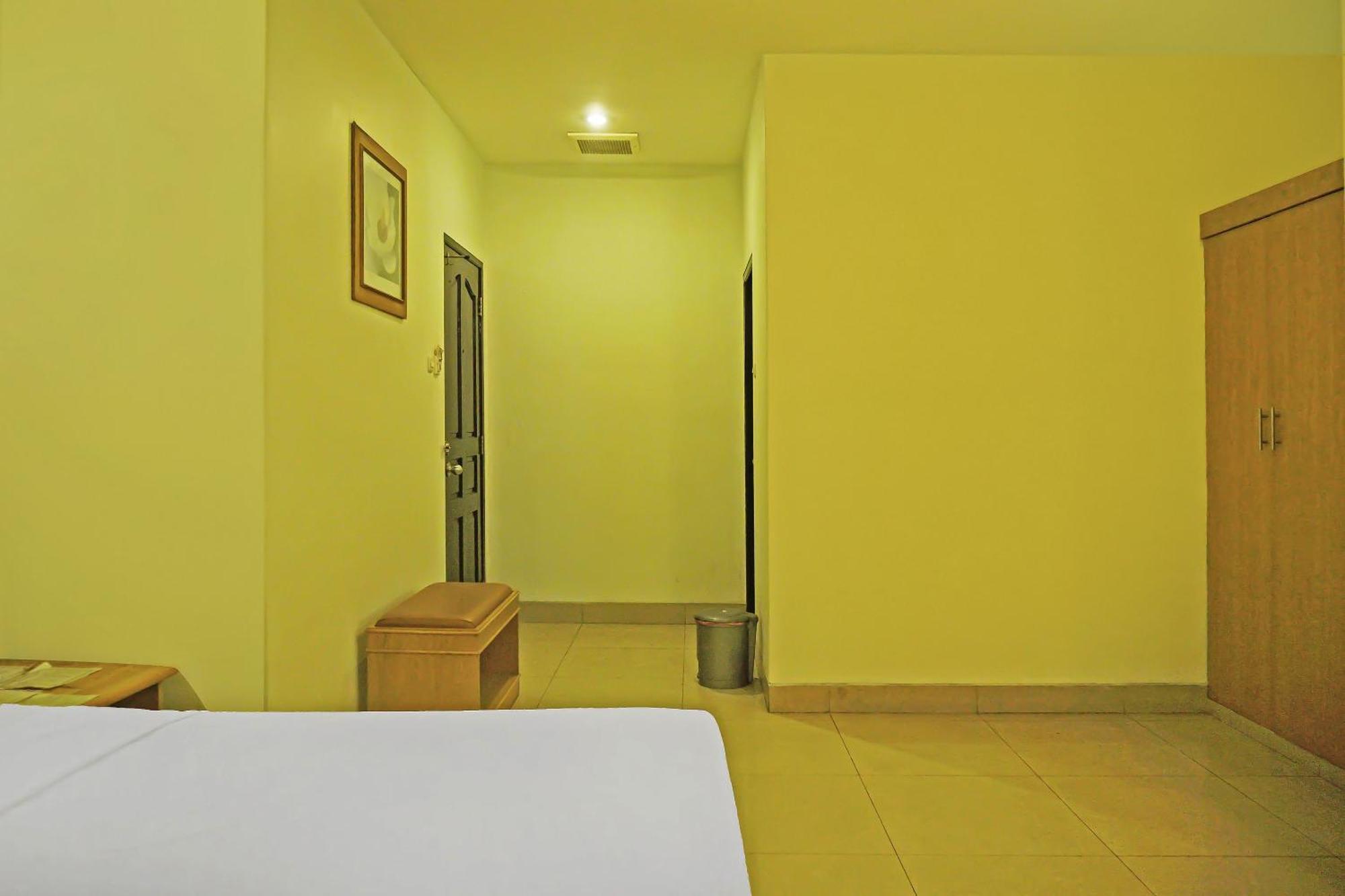 Super Oyo Collection O 92690 Hotel Limas Палембанг Екстериор снимка