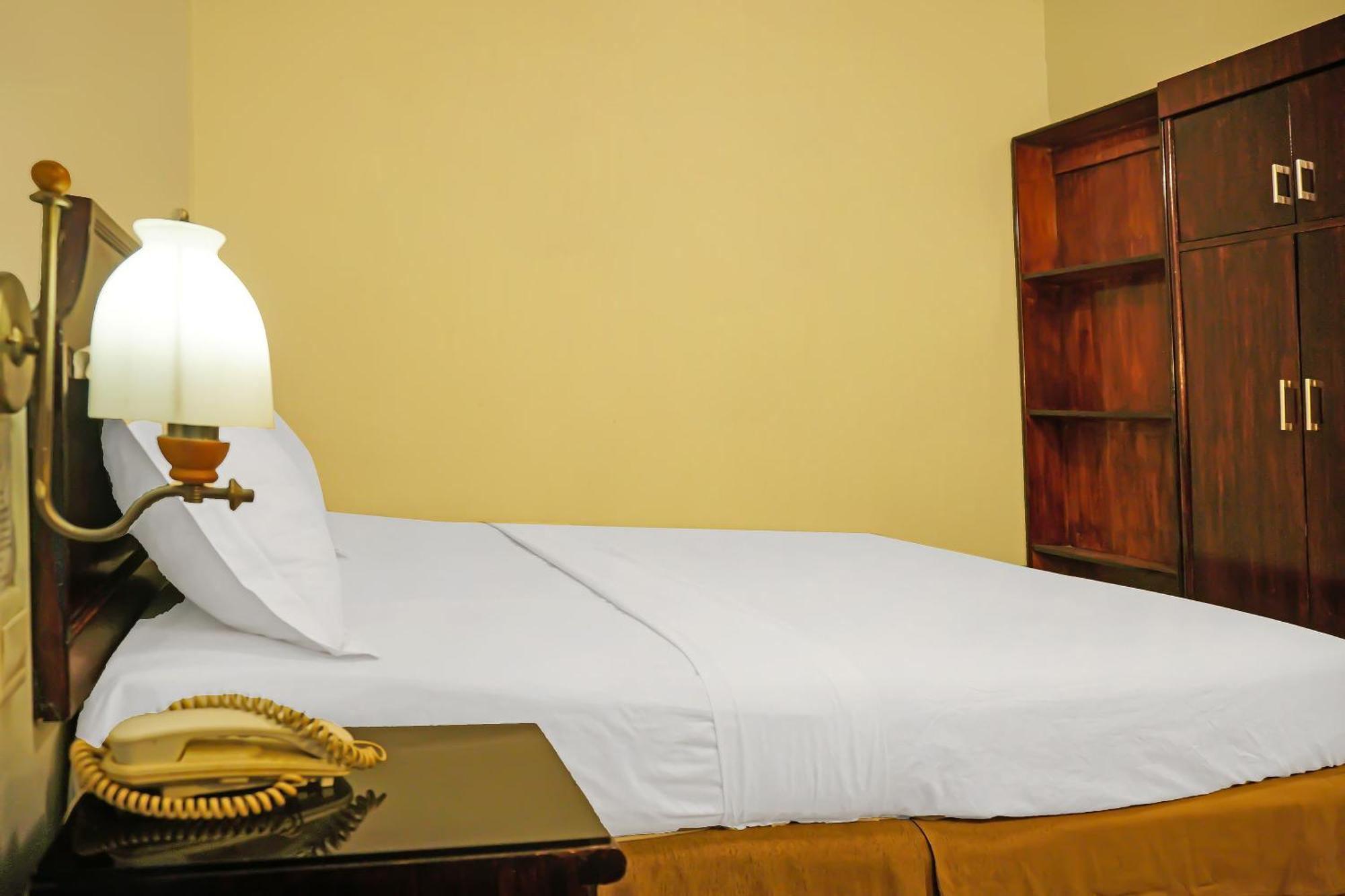 Super Oyo Collection O 92690 Hotel Limas Палембанг Екстериор снимка